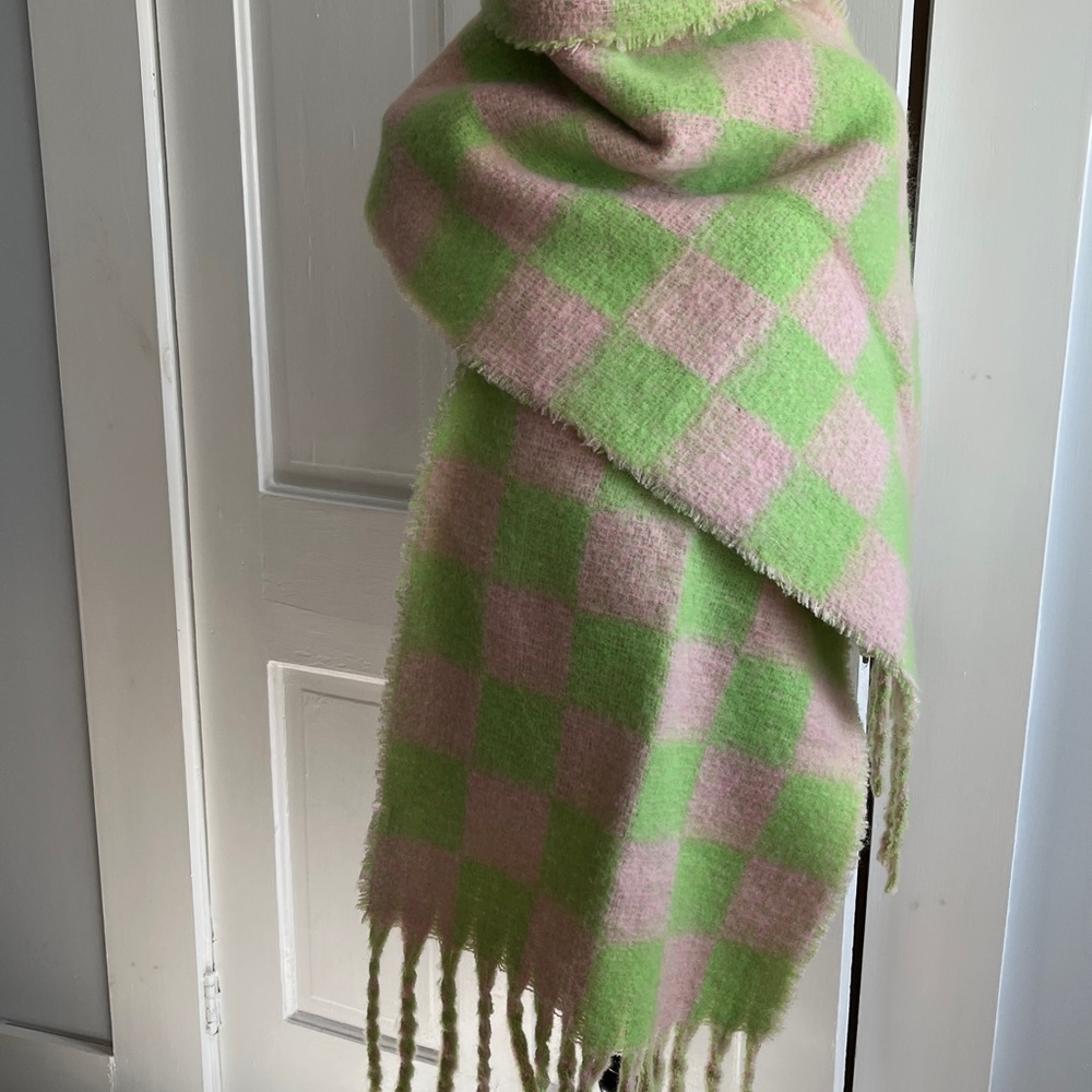 NWT • FOREVER 21 SCARF